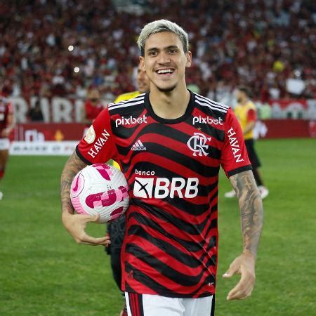 Pedro comemora gol na vitória sobre o Volta Redonda Ajudar o Flamengo