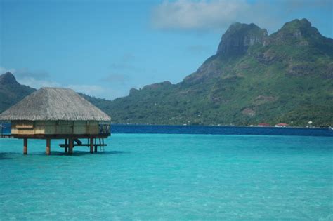 Huts In Tahiti Stock Photo - Download Image Now - Beach, Blue, Bungalow ...