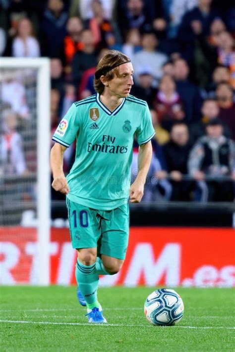 Luka Modric Plays At The La Liga Match Between Valencia Cf And Real