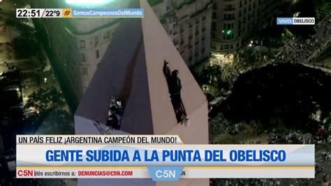 El Peligroso Selfie En La Punta Del Obelisco De Buenos Aires Para