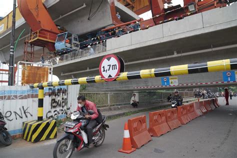 Viral Girder Box Kereta Cepat Jakarta Bandung Mepet Jembatan Ini