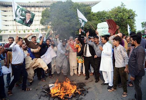 کشمیریوں سے اظہار یکجہتی، ملک بھر میں مظاہرے،نریندر مودی کا پتلا نذر آتش