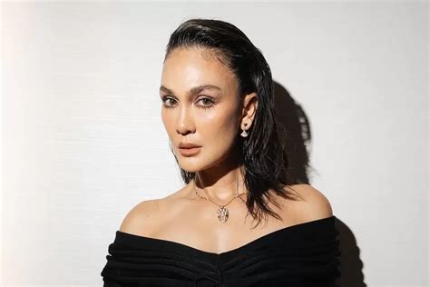 Biodata Luna Maya Lengkap Umur Pekerjaan Pendidikan Kekayaan Hingga