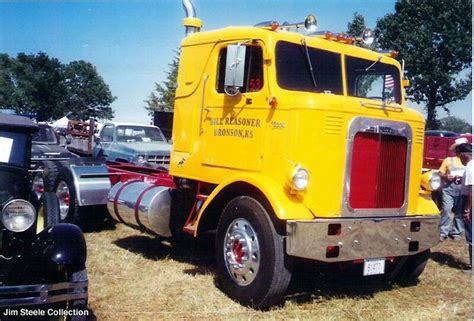 Pin By Jeff Holeman On Old Trucks Classic Trucks Mack Trucks White