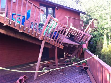 Two Injured As Lodges Deck Collapses During Group Photo Kcawkcaw