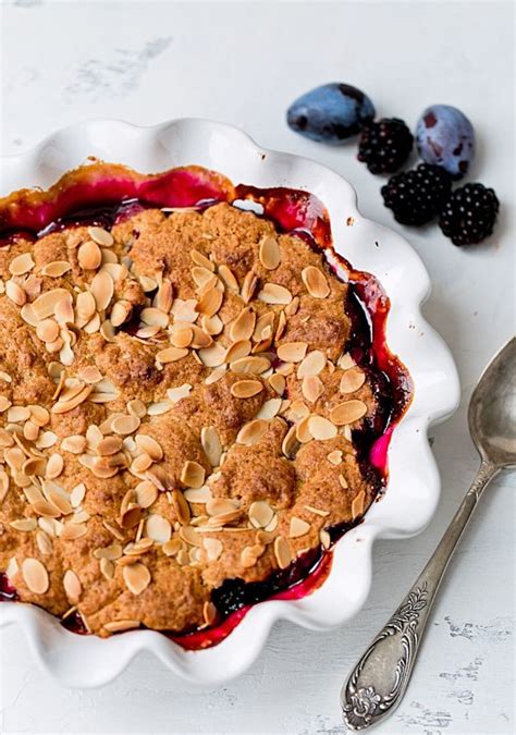 Crumble mit Pflaumen und Waldfrüchten Einfache Kuchen Rezepte