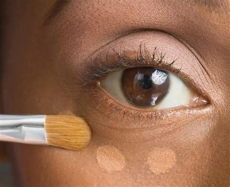 How To Use A Concealer To Hide Your Dark Circles And Fine Lines