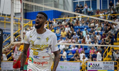 Los Changos De Naranjito Ponchan Su Boleto A La Final Del Voleibol