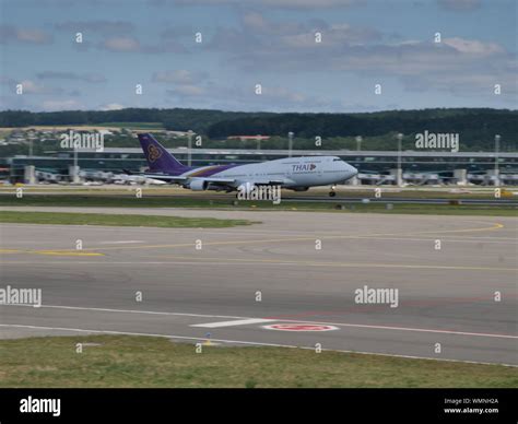 Flughafen zürich abflug -Fotos und -Bildmaterial in hoher Auflösung – Alamy