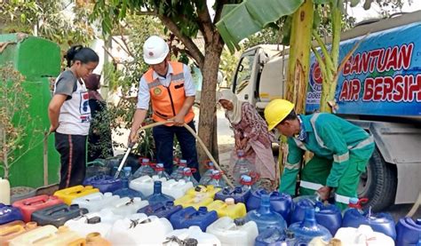 Dampak Kemarau Bekepanjangan Pt Indocement Cirebon Berikan Bantuan Air