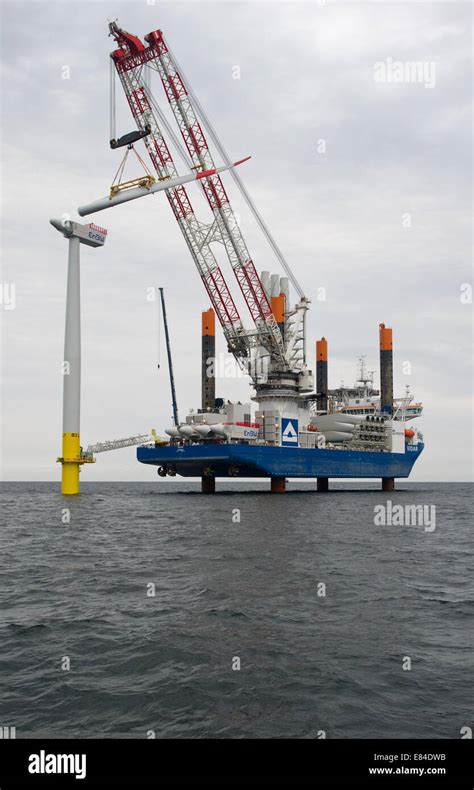 Sassnitz Germany 30th Sep 2014 Crane Ship Vidar Lifts A Wind