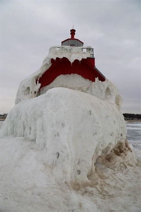 Grand Haven Lighthouse and Pier in the winter! - Tammilee Tips