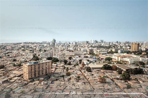 Vista A Rea Da Cidade Luanda Capital De Angola Bairros Catambor E