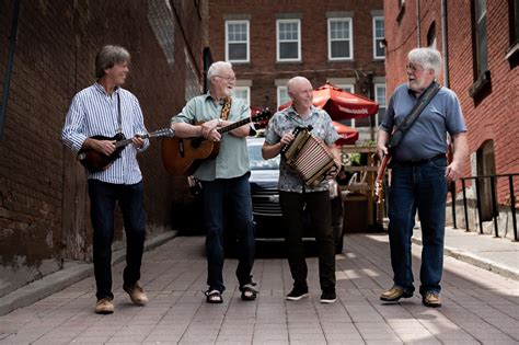 15 Best Folk Bands Of All Time