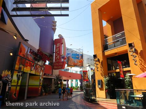 City Walk at Universal City Walk Hollywood | Theme Park Archive