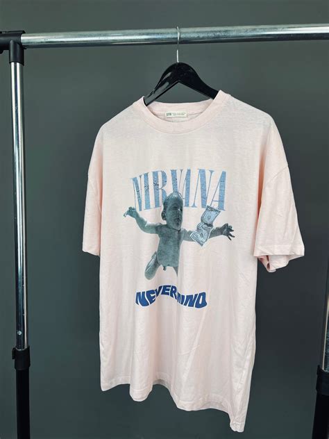 Nirvana Nevermind T-shirt in pink – Garmisland