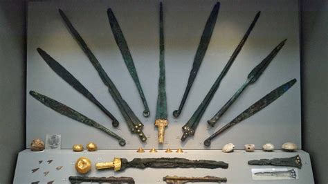 Swords in ancient Greece - Ancient World Magazine