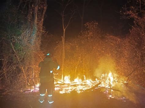 Al Menos 21 Viviendas Quedaron Destruidas Por El Fuego En Santa Cruz