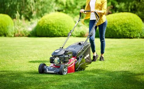 5 Lawn Mowing Tips on How to Cut Grass Properly - Pigneys