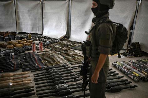 Krieg In Israel Armee Hebt Waffenlager Und Fabrik Der Hamas In Moschee Aus