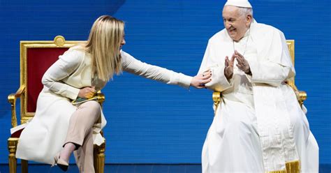 Giorgia Meloni Si Presenta Da Papa Francesco In Bianco Il Pontefice