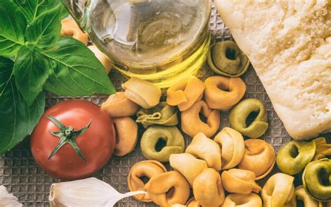 premium photo tortellini pasta   table