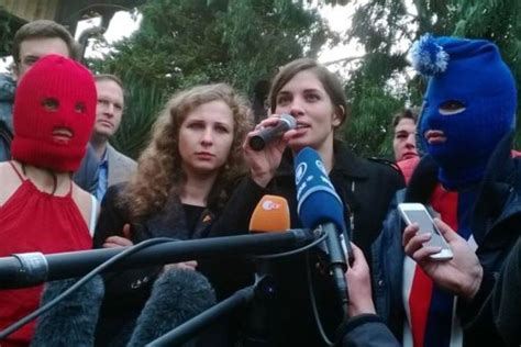 Aktivis Pussy Riot Kabur Dari Rusia Untuk Tampil Di Festival Seni