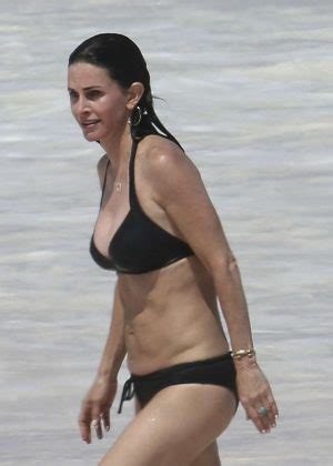 Courteney Cox In Black Bikini On The Beach In Bahamas Gotceleb