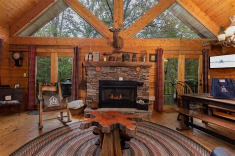 Real Spruce Log Cabin Retreat - Log Homes Lifestyle