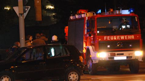 Feuerwehr Birgt PKW Nach Unfall Oe24 At