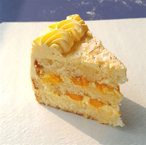 Mango coconut cake - FLOURS & FROSTINGS