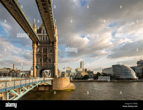 Tower Bridge City Hall London Stock Photo Alamy