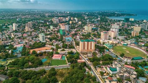 Vista A Rea De La Ciudad Remanso De Paz De Dar Es Salaam Foto Premium