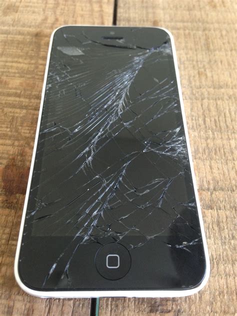 Broken Iphone Screen In Dubai Irepairuae We Come To You