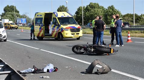 Motorrijder Zwaargewond Na Botsing Met Auto Op A12 Snelweg