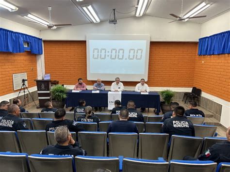 Buscan ascenso policías municipales realizan examen en la Unipol