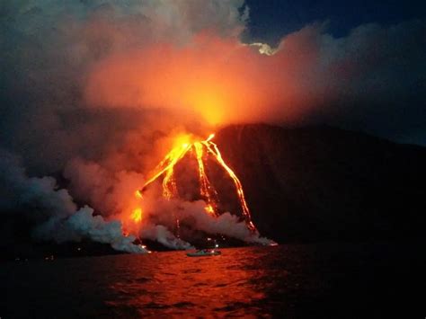 Stromboli è l eruzione più forte degli ultimi anni spettacolo