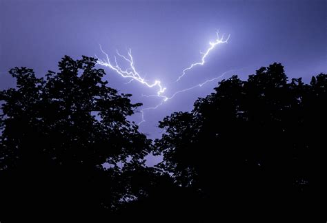 Visão Ilhas Dos Açores Sob Aviso Amarelo Devido A Chuva Forte E Trovoada