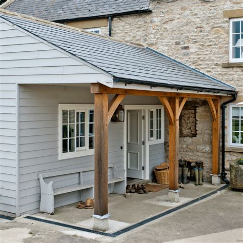 Experts debate if how much does a pt make is enough for the work 1