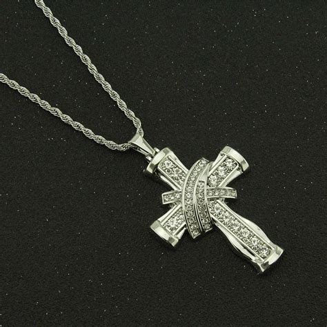 Cross Pendant Necklace | LOOKAH