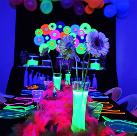 Bold And Fluorescent Neon Décor Ideas For Your Sumptuous Wedding Glow