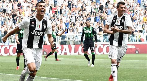 Ronaldo trifft erstmals für Juventus Turin Douglas Costa spuckt