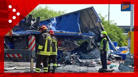 Incidente In Area Servizio A21 Con Tir Carico Di Acido Le Immagini