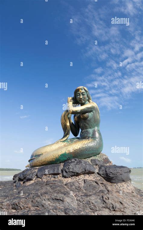 Golden mermaid statue at samila beach hi-res stock photography and ...