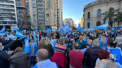 Hubo Un Banderazo Multitudinario En El Obelisco Y Distintas Ciudades