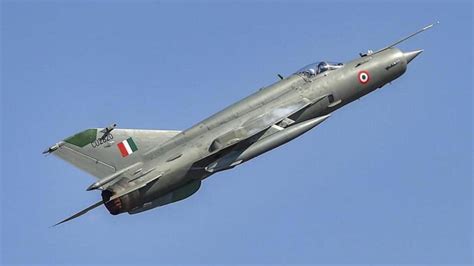 IAF’s MiG-21 fighter jet crashes in Rajasthan, 3 civilians dead; pilot ejects safely - Hindustan ...