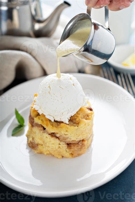 Apple bread pudding with vanilla ice cream 15761623 Stock Photo at Vecteezy