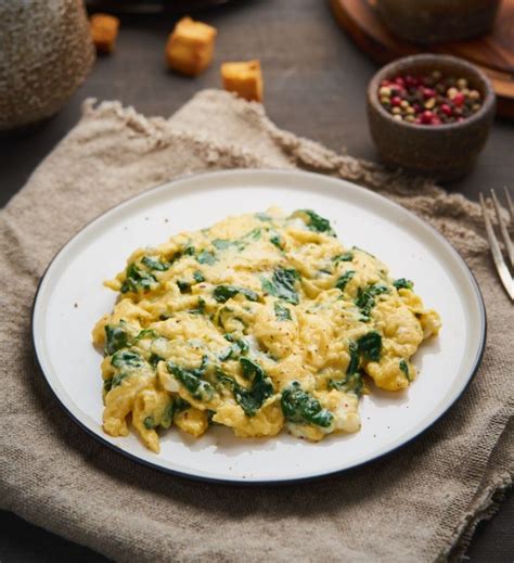 Huevos Revueltos Con Espinacas Y Champi Ones