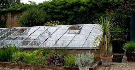 Building Your Own Underground Greenhouse - SHTFPreparedness