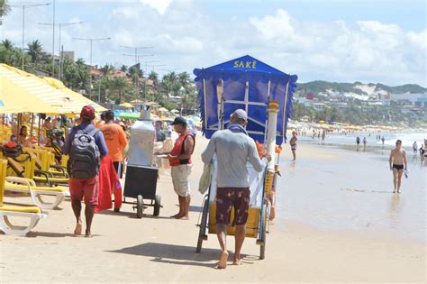 Prefeitura Entrega Kits De Identificação A Ambulantes